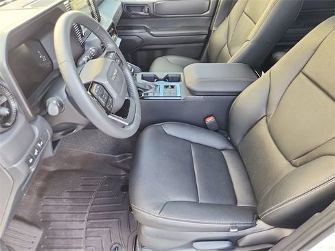 Used 2025 Toyota Land Cruiser image 18