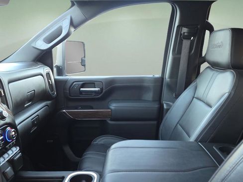 Used 2023 Chevrolet Silverado 2500 High Country w/ Z71 Off-Road Package image 20