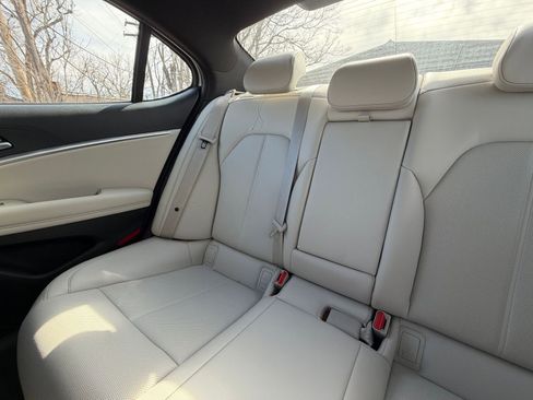 Used 2025 Genesis G70 2.5T image 39