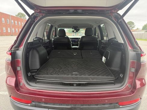 Used 2023 Jeep Grand Cherokee Limited w/ Black Appearance Package image 16