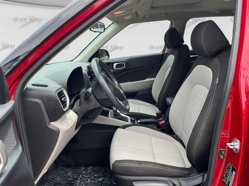 Used 2021 Hyundai Venue SEL w/ Premium Package FWD image 9