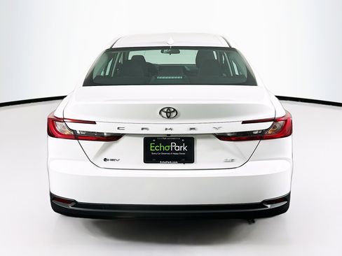 Used 2025 Toyota Camry LE image 7