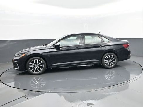 Used 2025 Volkswagen Jetta SE FWD image 5