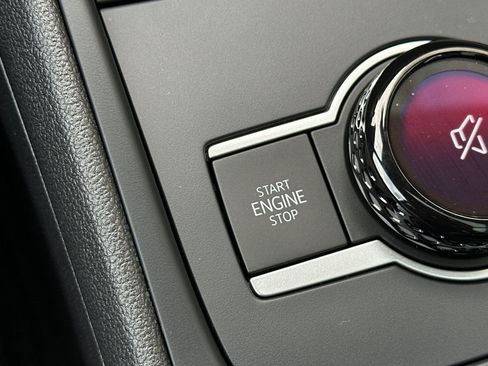 New 2026 Volkswagen Tiguan SE R-Line FWD image 20