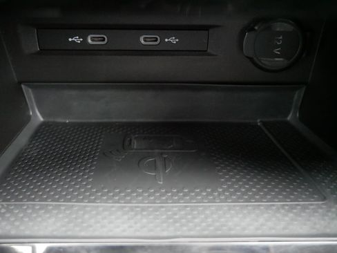 Used 2023 Volkswagen Taos SEL image 31