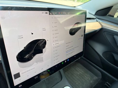 Used 2022 Tesla Model 3 RWD image 6