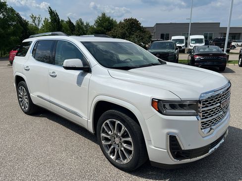 Used 2022 GMC Acadia Denali w/ Denali Ultimate Package AWD/4WD image 10