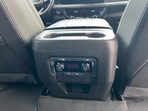Used 2025 Chevrolet Suburban Z71 AWD/4WD image 12