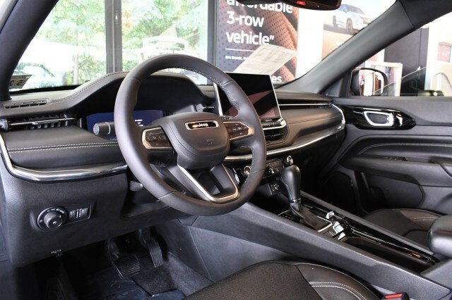 Used 2023 Jeep Compass High Altitude AWD/4WD image 28