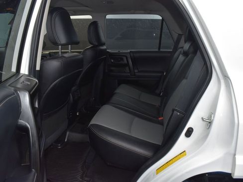 Used 2018 Toyota 4Runner SR5 Premium image 11