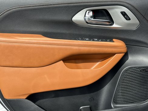 New 2026 Chrysler Pacifica Pinnacle image 12