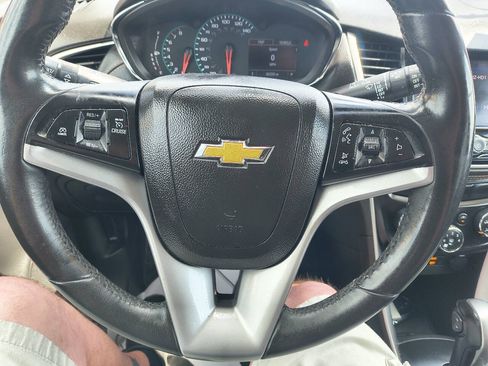 Used 2020 Chevrolet Trax LT w/ LT Convenience Package AWD/4WD image 22