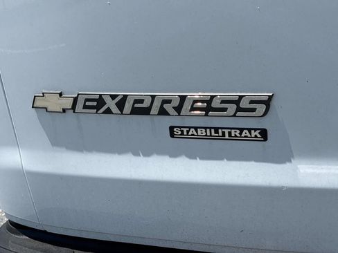 Used 2015 Chevrolet Express 2500 image 8