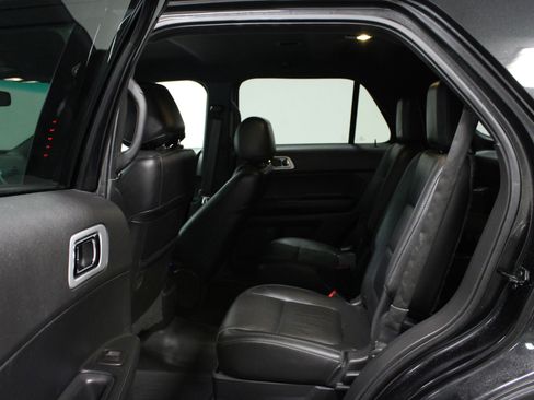 Used 2015 Ford Explorer XLT w/ Equipment Group 202B image 13