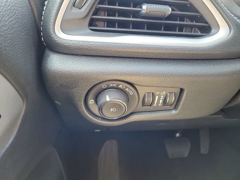 Used 2024 Chrysler Pacifica Limited FWD image 22