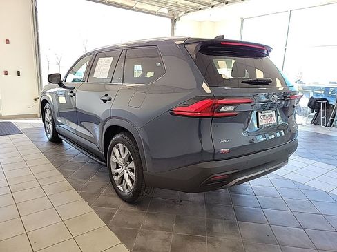 Used 2024 Toyota Grand Highlander Limited image 8