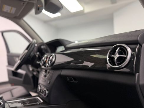 Used 2015 Mercedes-Benz GLK 350 4MATIC image 52