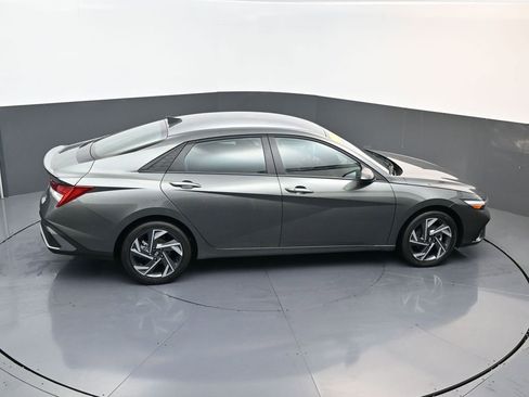 Certified 2025 Hyundai Elantra SEL image 15