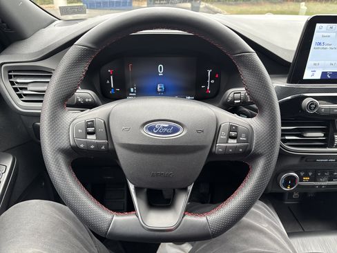 Used 2025 Ford Escape ST-Line image 18