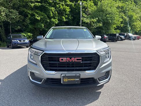 Used 2024 GMC Terrain SLE AWD/4WD image 2