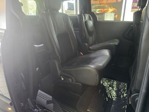 Used 2017 Dodge Grand Caravan SXT w/ Driver Convenience Group FWD image 16