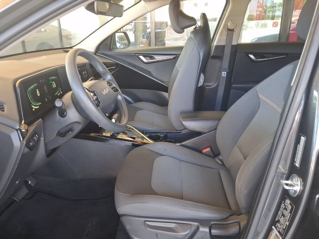 Used 2025 Kia Niro LX FWD image 4