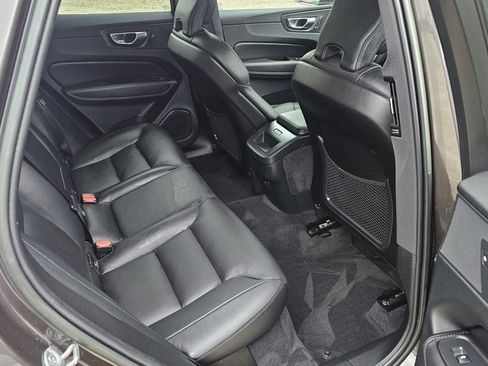 Certified 2023 Volvo XC60 B5 Plus w/ Climate Package image 9