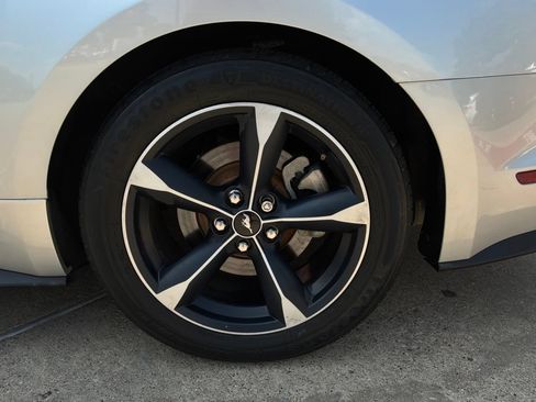 Used 2019 Ford Mustang Coupe RWD image 9
