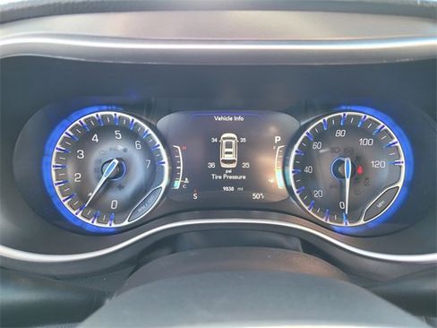 Certified 2024 Chrysler Pacifica Touring-L image 30