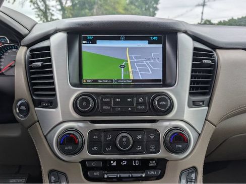 Used 2019 GMC Yukon XL SLT w/ Open Road Package AWD/4WD image 28