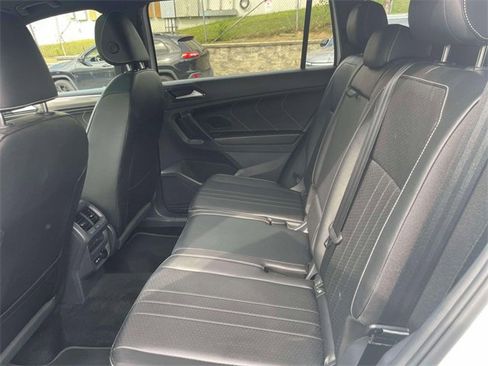 Used 2022 Volkswagen Tiguan SE R-Line image 12