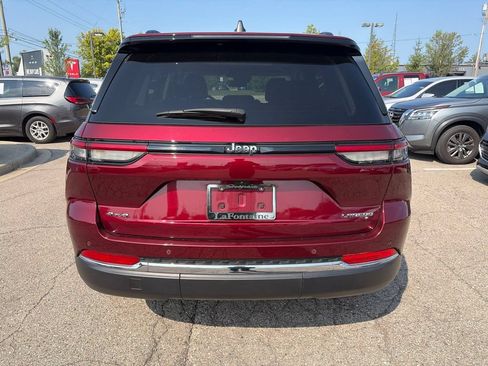 Used 2024 Jeep Grand Cherokee Laredo X AWD/4WD image 6