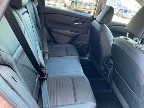 Used 2025 Nissan Rogue SV AWD/4WD image 16