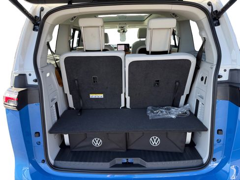 Certified 2025 Volkswagen ID. Buzz Pro S Plus AWD/4WD image 17