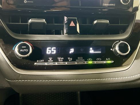 Used 2022 Toyota Corolla SE FWD image 25