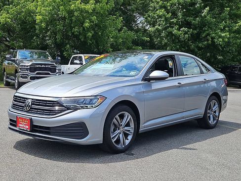 Used 2023 Volkswagen Jetta SE FWD image 3