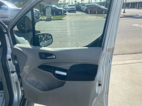Used 2019 Ford Transit Connect XLT image 11