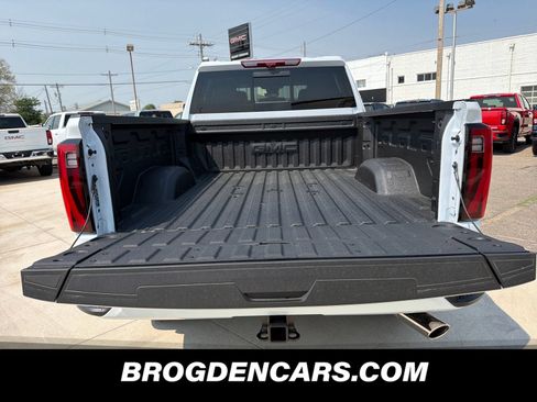 New 2026 GMC Sierra 2500 Denali w/ Technology Package AWD/4WD image 9