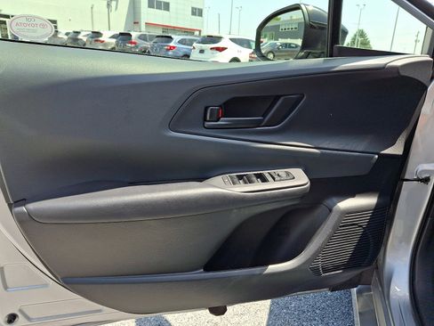 Used 2025 Toyota Prius LE FWD image 14