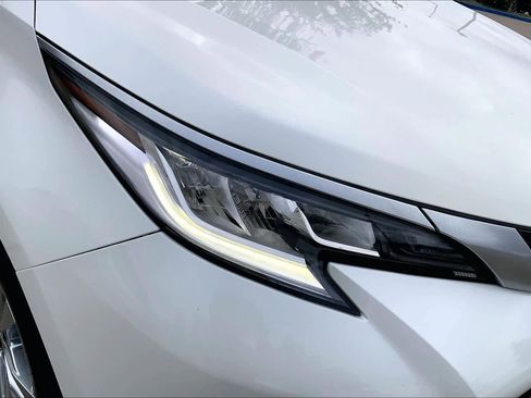 Used 2021 Toyota Sienna Limited image 26