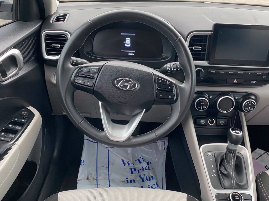 Used 2025 Hyundai Venue SEL FWD image 10
