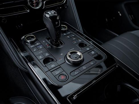 New 2025 Bentley Flying Spur Plug-In Hybrid image 31