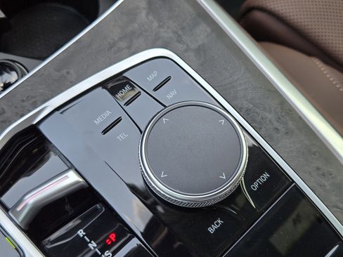 Used 2024 BMW X5 xDrive40i w/ M Sport Package image 18