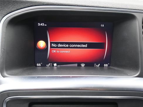 Used 2018 Volvo S60 T5 Inscription image 12