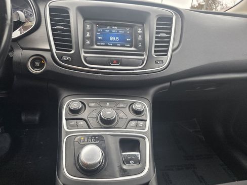 Used 2016 Chrysler 200 Limited w/ Convenience Group image 10