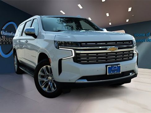 Used 2023 Chevrolet Suburban Premier image 3
