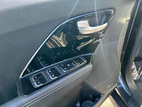 Used 2022 Kia Niro EX w/ Cold Weather Package image 17