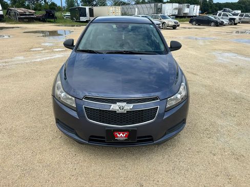 Used 2013 Chevrolet Cruze LS FWD image 3