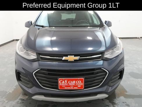 Used 2018 Chevrolet Trax LT w/ LT Convenience Package image 2