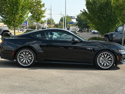 Used 2025 Ford Mustang GT Premium image 18